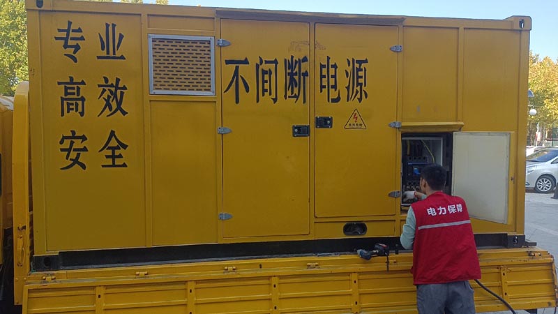 塔河柴油发电机组和UPS电源配合使用时，如何避免切换过程中的电力中断？